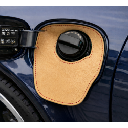 Aleta protectora para cuello de llenado de combustible de P911